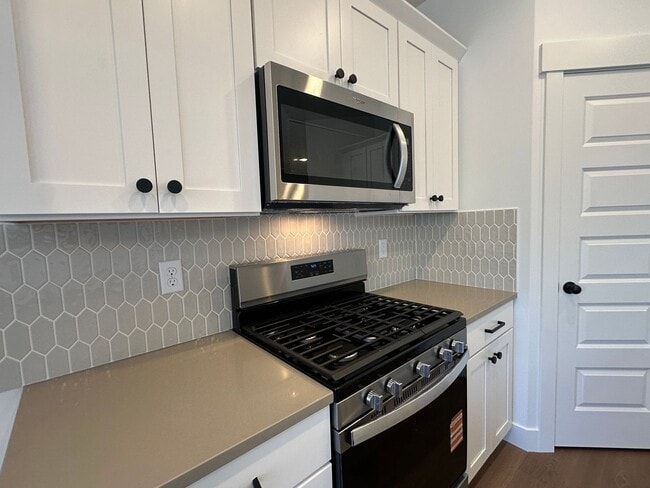 Building Photo - 5260 Acacia Dr