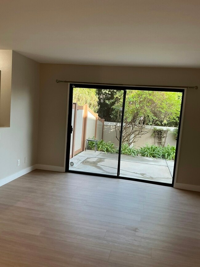 Building Photo - 852 N Monterey St