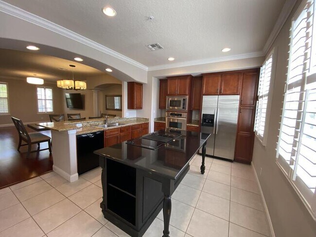 Building Photo - 4570 Virginia Dr