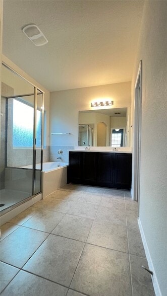 Building Photo - 1510 Alamandine Ave