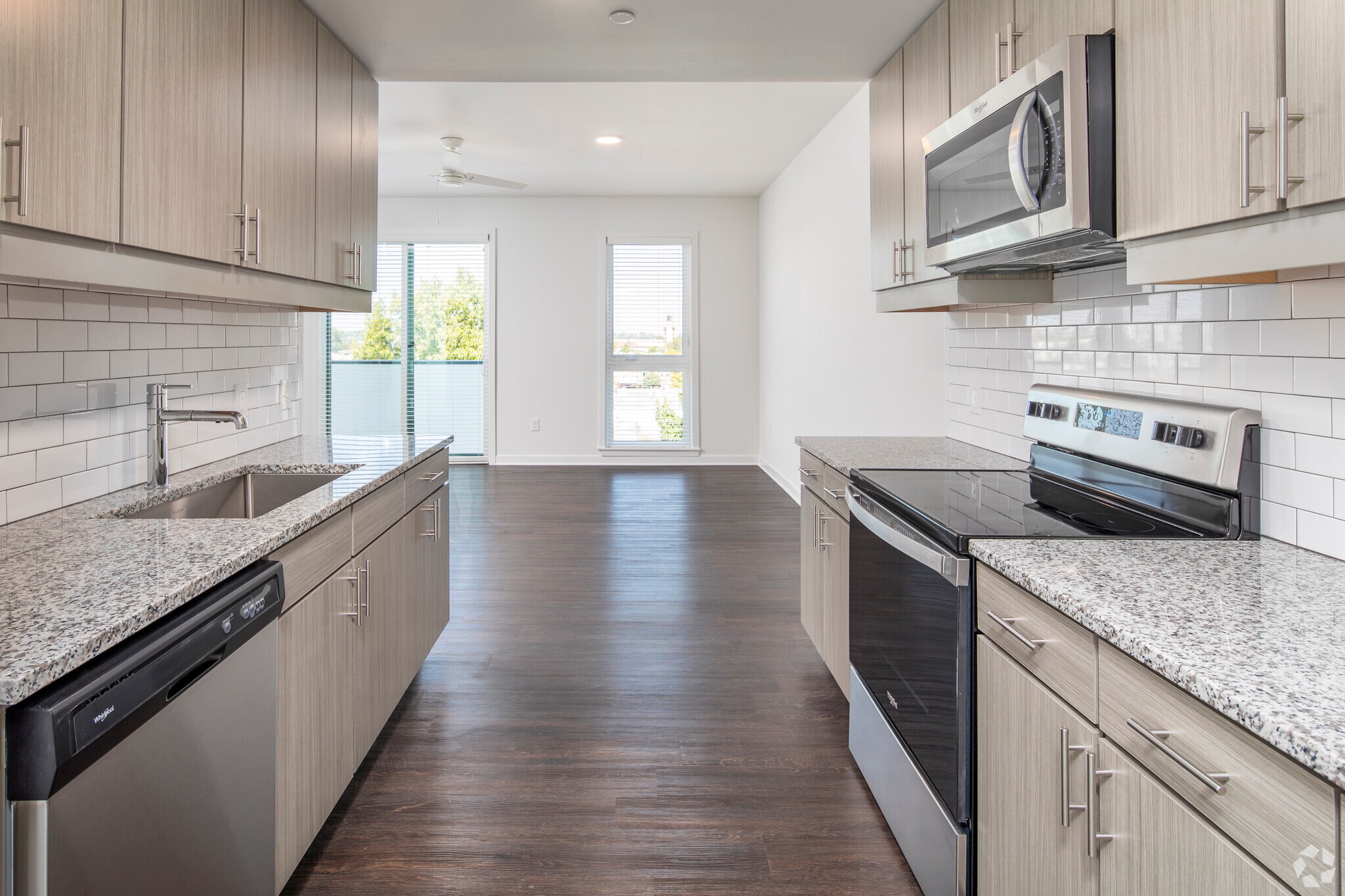 Studio, 1 bath, 515 sq ft - Lakeview Green