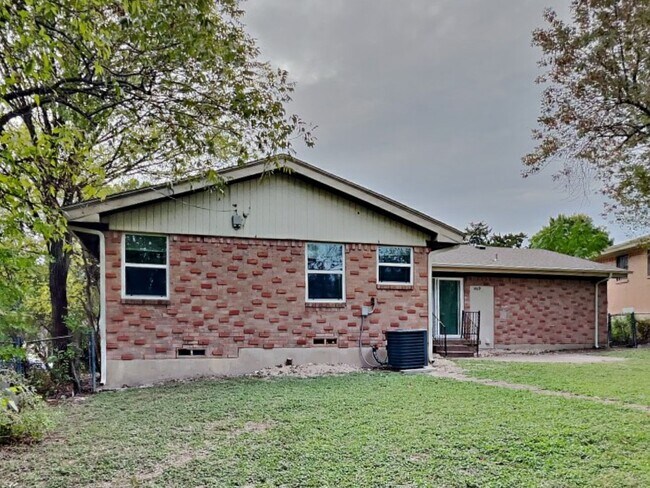 Building Photo - Newly Renovated 3BR/2BA Home in Dallas