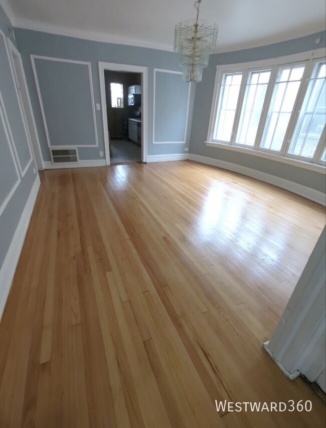 Building Photo - Newly rehabbed three bed/one bath unit ava...