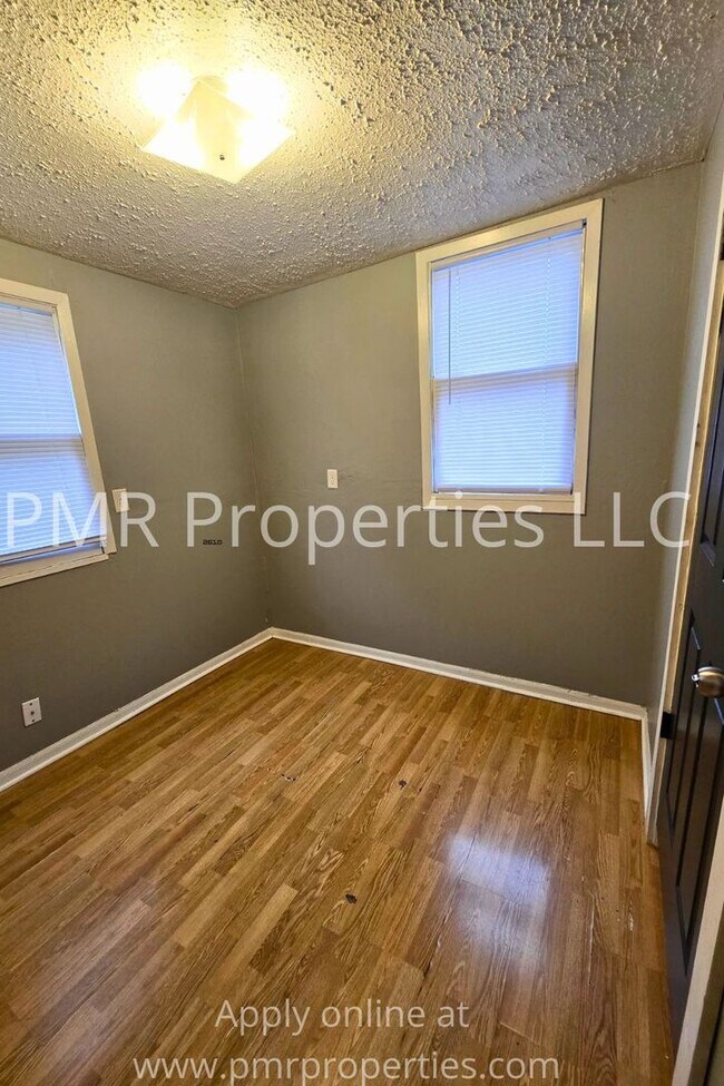 Building Photo - 823 3rd Ave