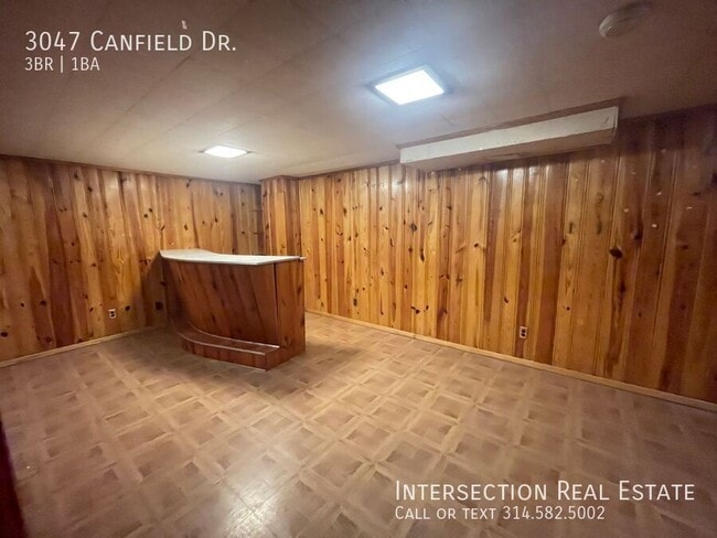 Building Photo - 3047 Canfield Dr