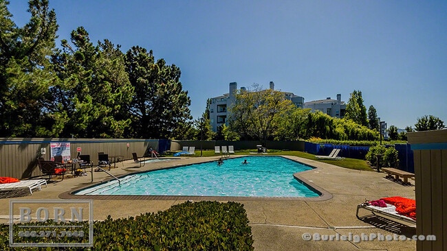 Building Photo - 780 Sea Spray Ln