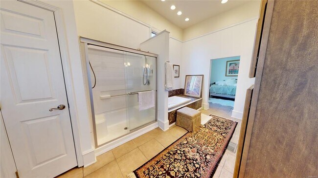 Building Photo - 648 Clayton St