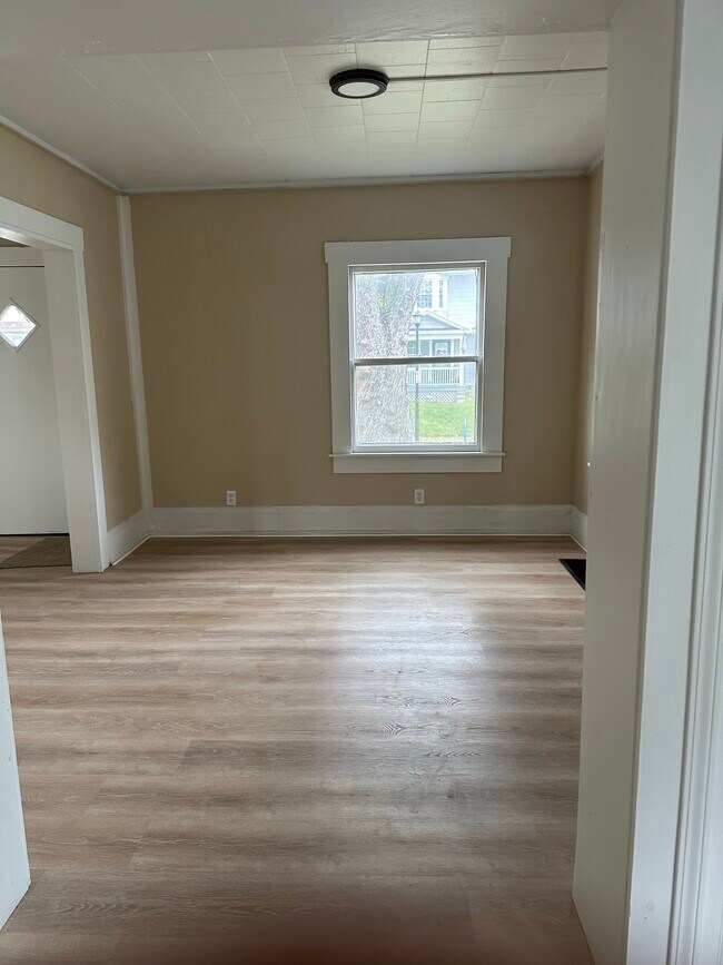 Building Photo - 297 Cedarwood Ter