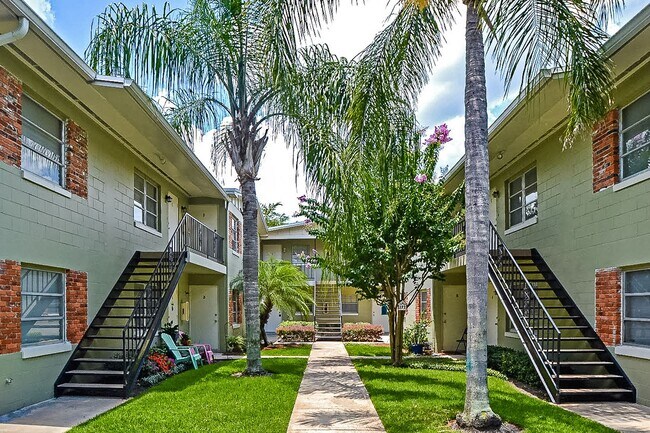 Building Photo - McLean Fairway 3036B