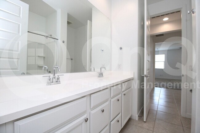 Building Photo - 16396 W Questa Dr