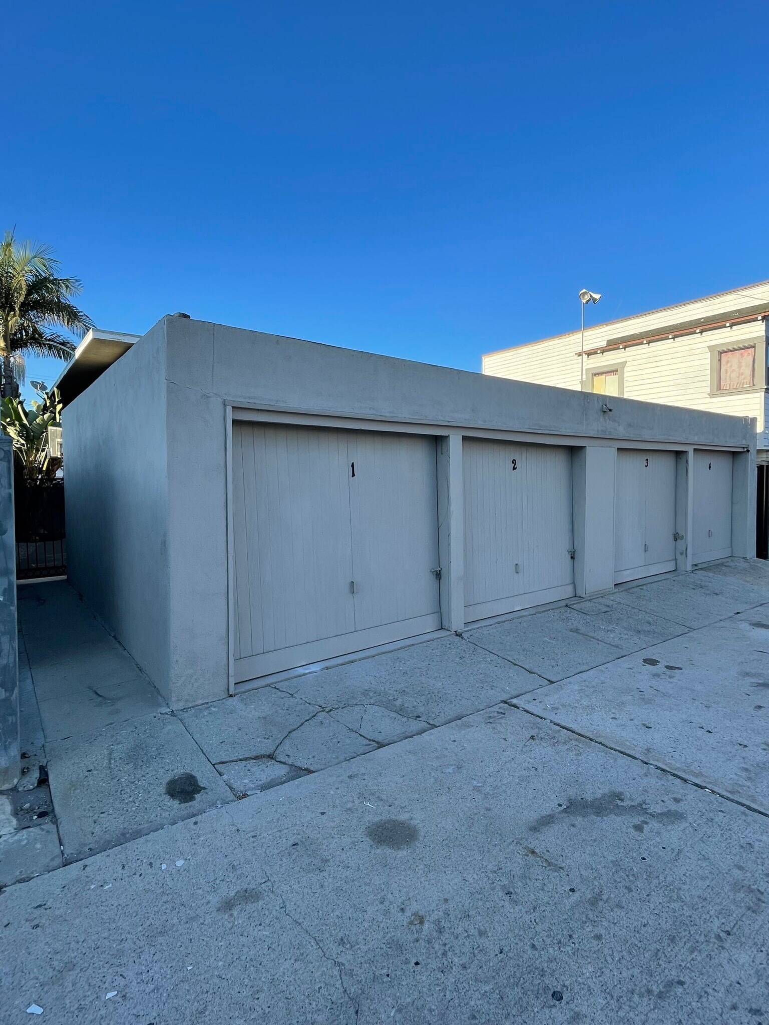 1 Car garge in Alley - 571 W 12th St