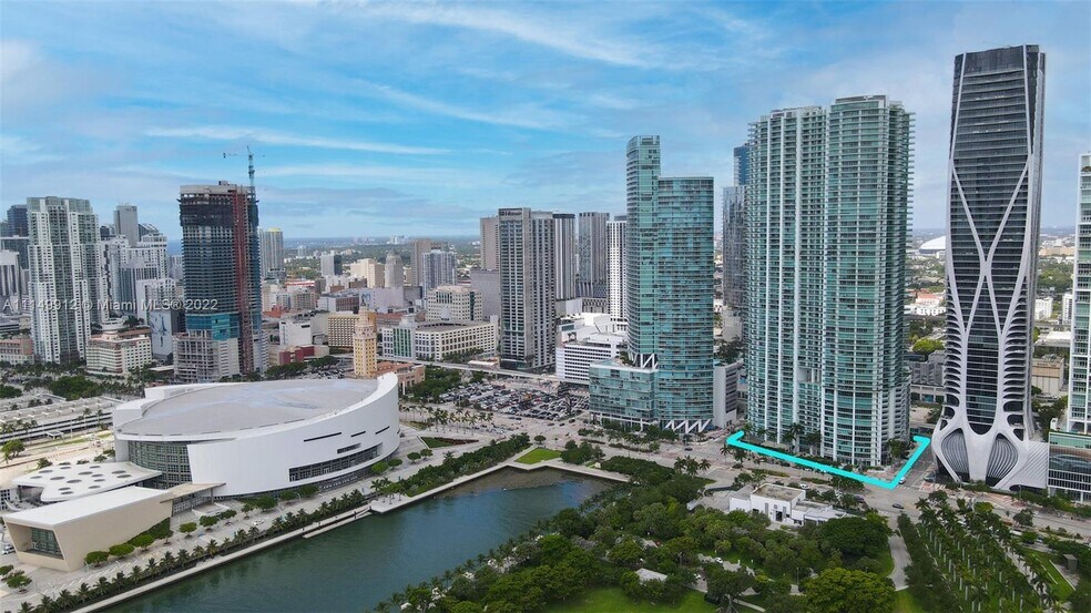 Building Photo - 900 Biscayne Blvd