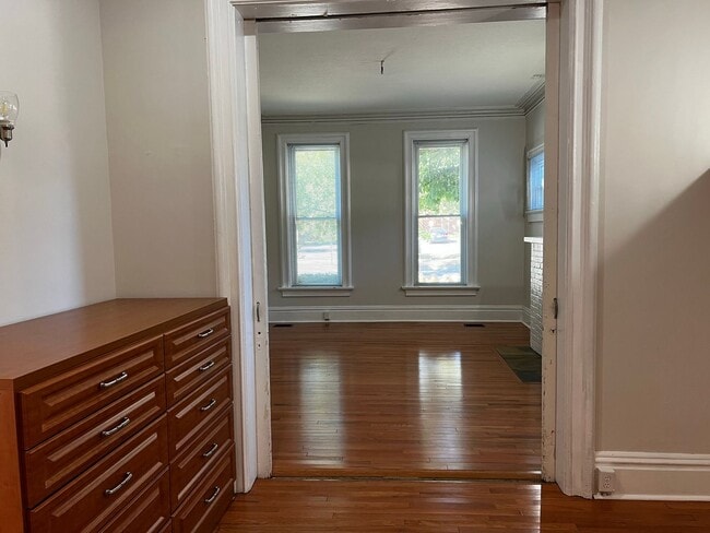 Building Photo - Beautiful Apartment Near Downtown Delaware