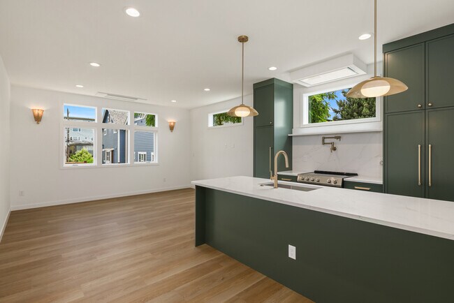 Building Photo - 3638 Greenwood Ave N