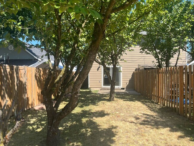 Building Photo - Charming SE Portland Home in a Central, Accessible Location