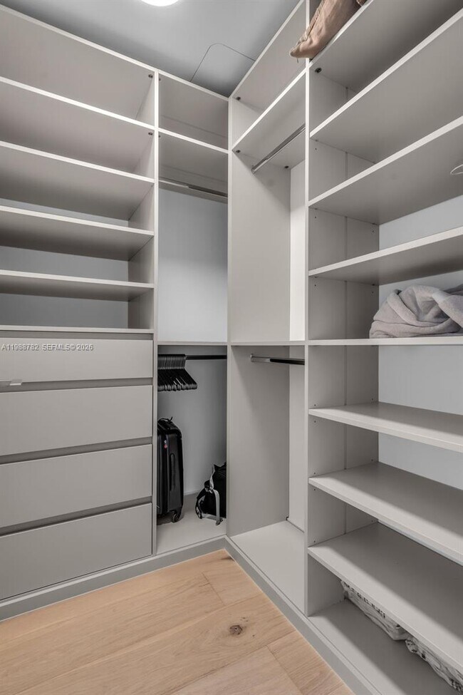 Building Photo - 300 Biscayne Blvd Way