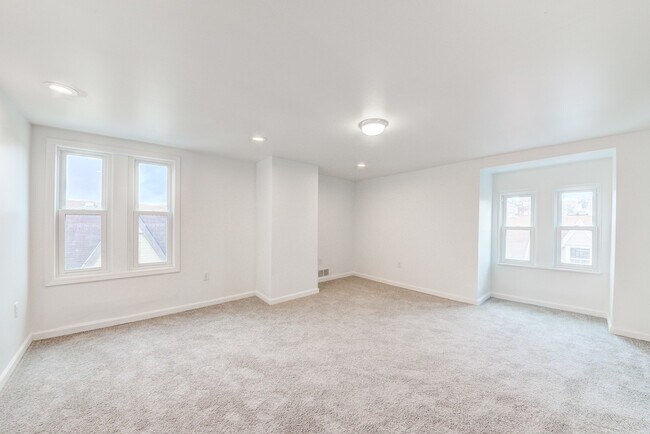 Building Photo - 744 Proctor Way
