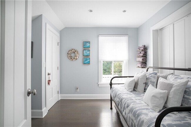 Building Photo - 96 3rd St