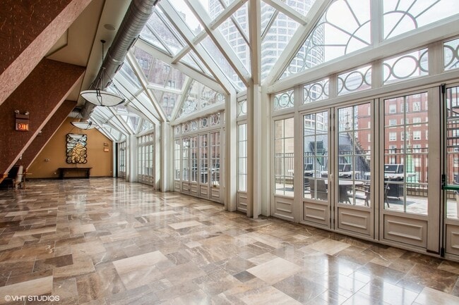 Building Photo - 111 E Chestnut St