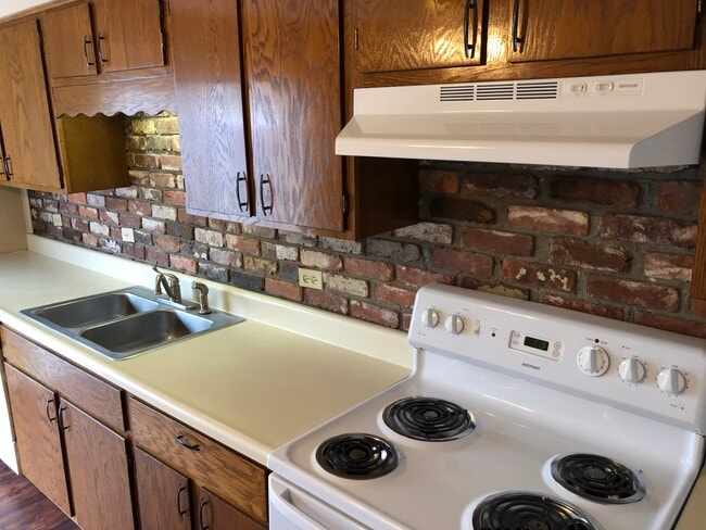 Building Photo - 703 Bethany Court