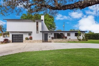 Building Photo - 9005 SW 56th St