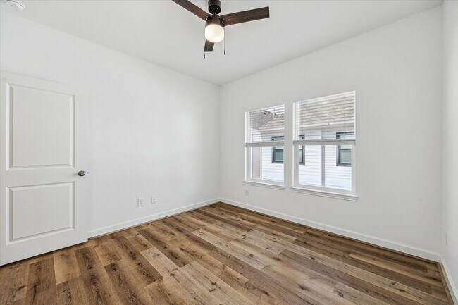Building Photo - 2333 Hoskins Dr