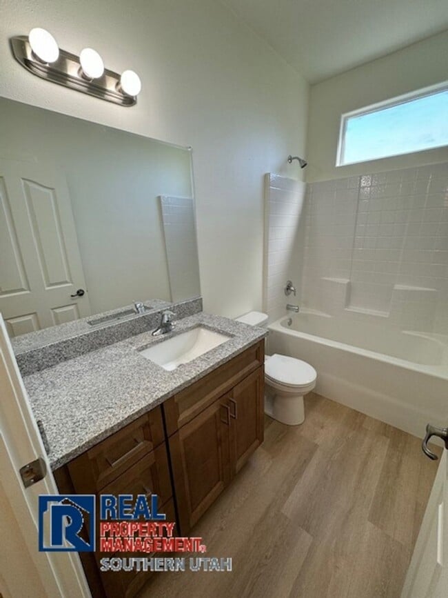 Building Photo - Charming Home is St. George