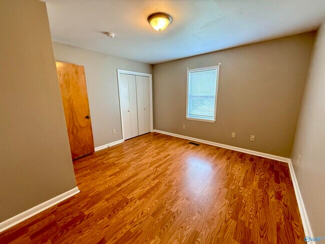 Building Photo - 105 Oakwood Meadows Dr