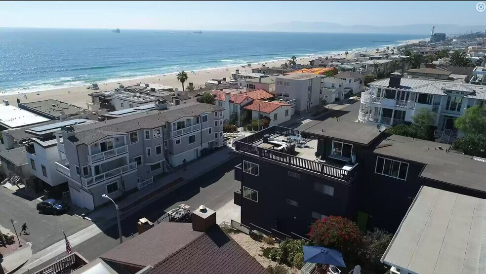 Top deck is private unit 4 - 3216 Manhattan Ave