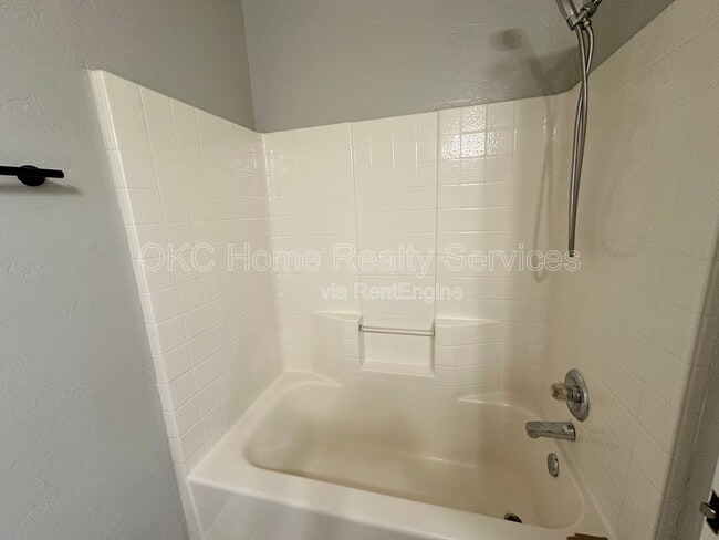 Building Photo - 4905 SE 55th St