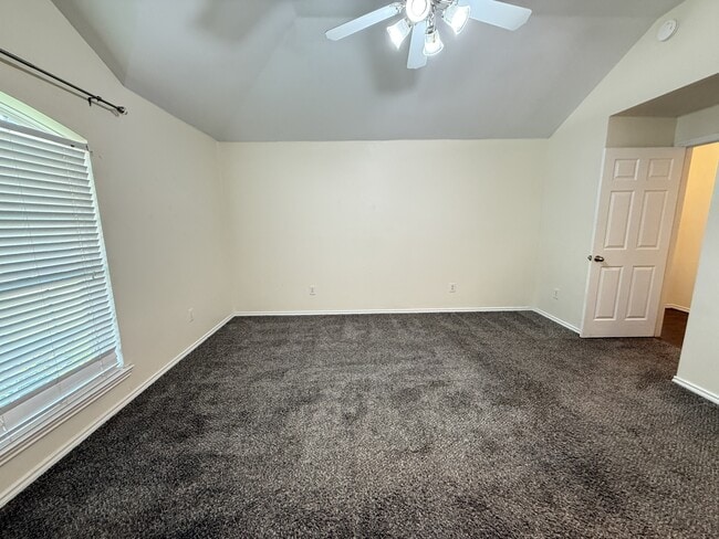 Building Photo - 609 N Vinton Ave