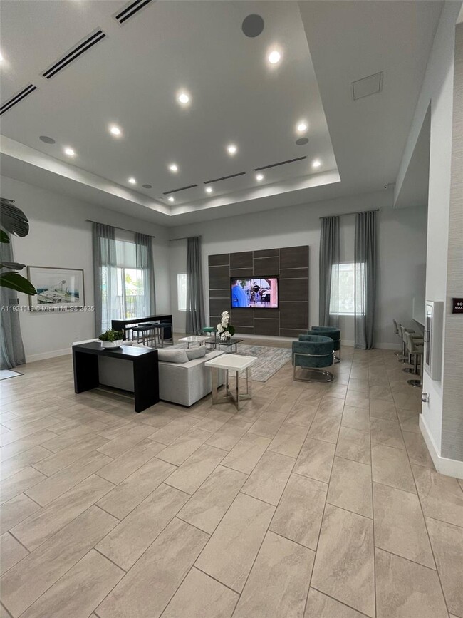 Building Photo - 2610 SE 13th St