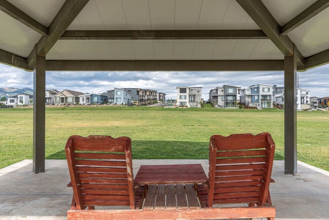 Building Photo - 6831 Silver Creek Dr