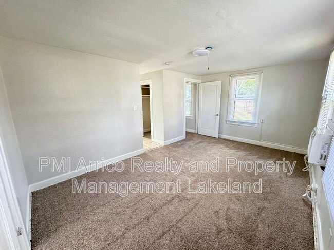Building Photo - 115 8th St SE