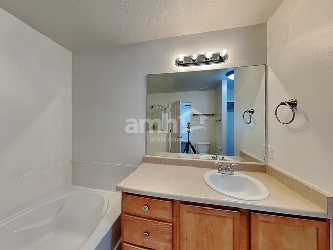 Building Photo - 4096 Juniper Hills Dr