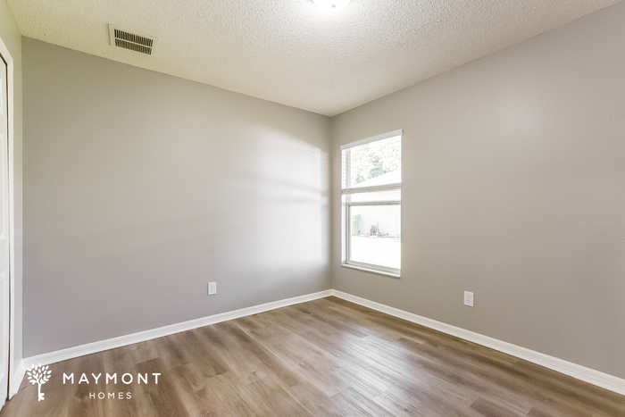Building Photo - 2202 Lake Pointe Cir