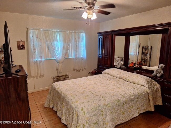 Building Photo - 279 Ellwood Ave