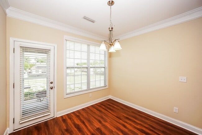 Building Photo - Beautiful 4 Bedroom Single Family Home