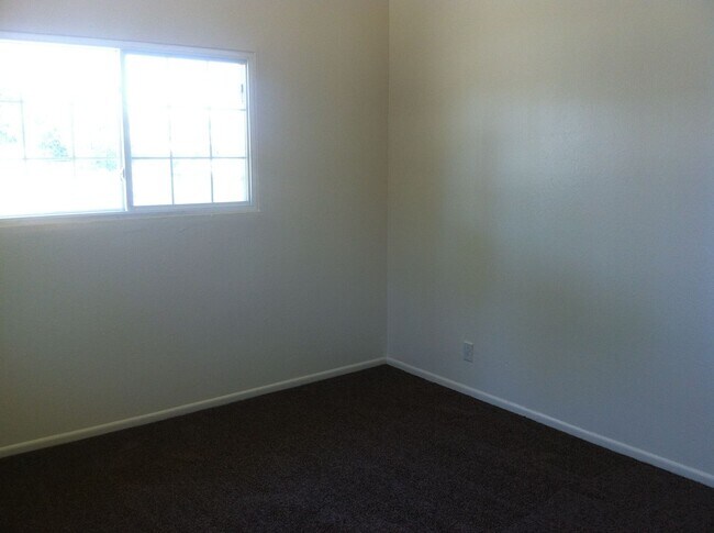 Building Photo - The city of Highland has the perfect 3 bed...
