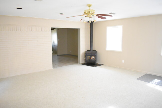 Building Photo - 523 Arbor Oak Dr