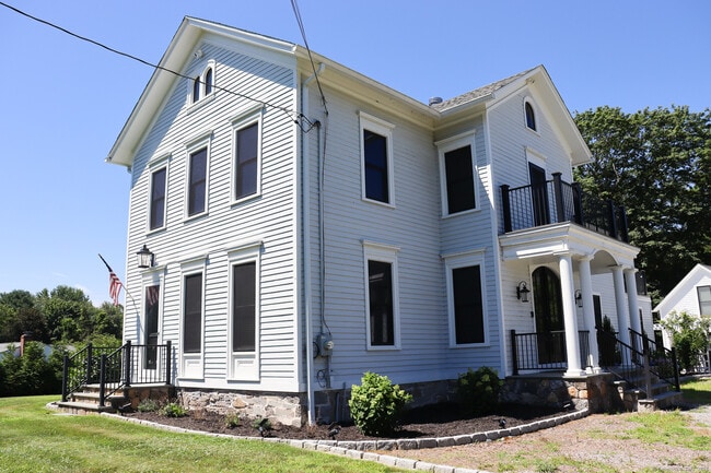 Primary Photo - 374 Grassy Hill Rd