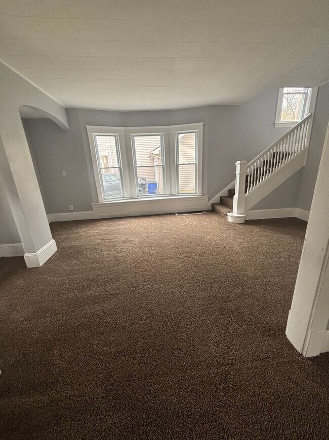 Building Photo - 4bd Single Section 8/Cash Pay