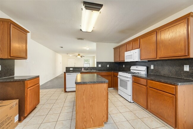 Building Photo - 22031 Silverfield Park Ln