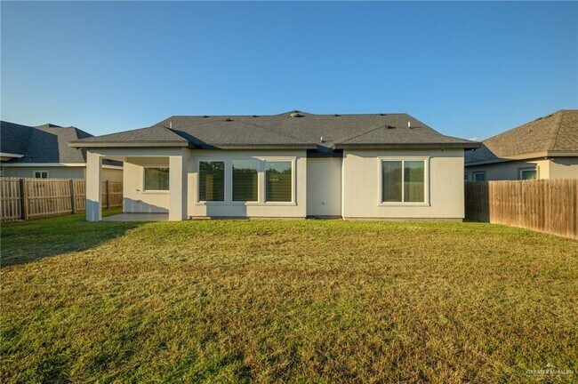 Building Photo - 38 N Queen Palm