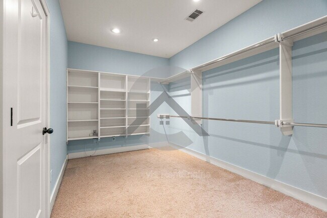 Building Photo - 1615 N Taylor St