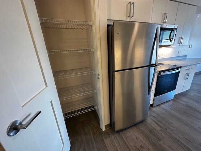 Building Photo - 409 Elm St