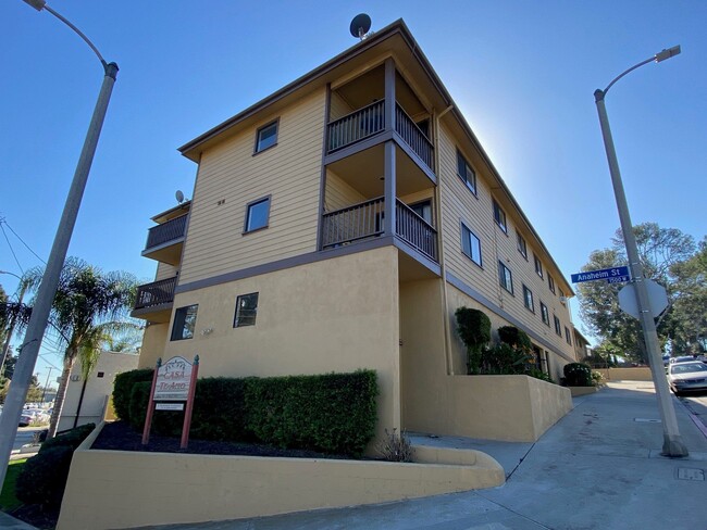 Building Photo - President Apts