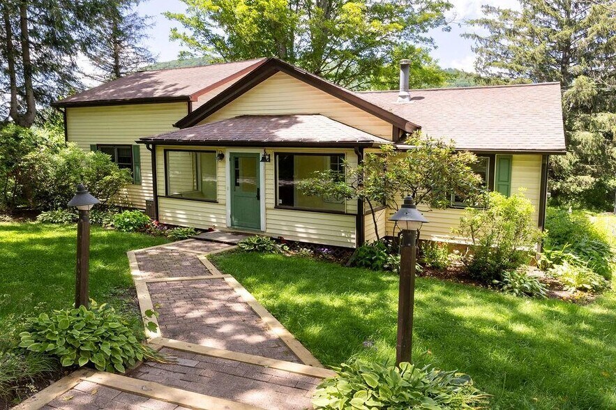 Primary Photo - 272 Arbor Hill Rd