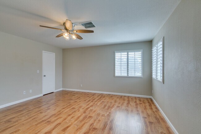 Building Photo - Beautiful Summerlin Home – 3 Bed, 2.5 Bath...