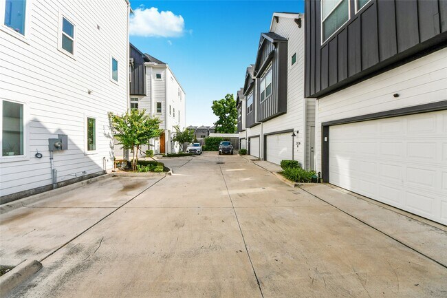 Building Photo - 1524 Ojeman Rd